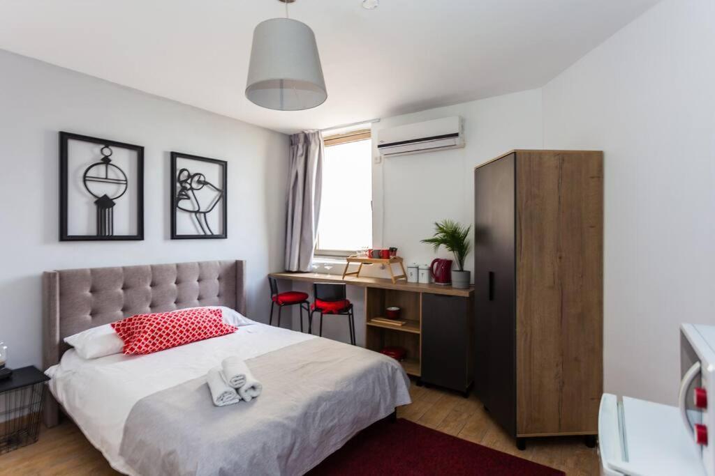 Perfectly Located Studio, Seaview, 2 Min To Sea! #6 Appartamento Tel Aviv Esterno foto