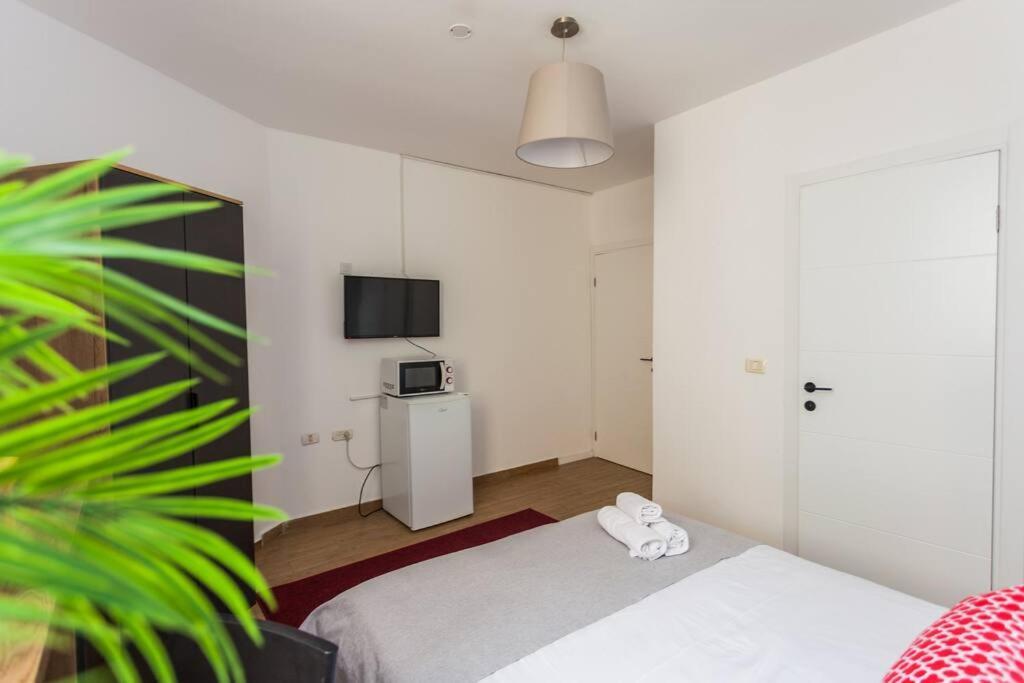 Perfectly Located Studio, Seaview, 2 Min To Sea! #6 Appartamento Tel Aviv Esterno foto